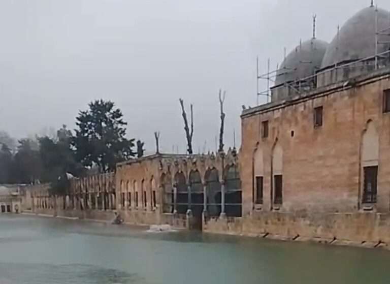 Şanlıurfa’da bayramda sel kabusu: Balıklıgöl’de su seviyesi yükseldi!