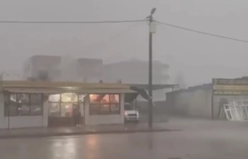 Suruç’ta ani hava değişimi: Önce Fırtına, ardından sağanak yağmur etkili oldu!